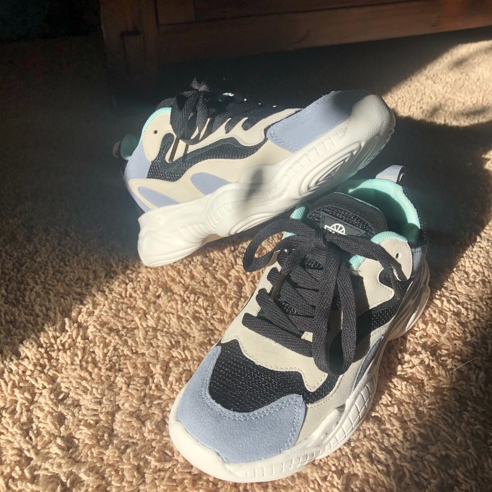 Chunky tennis shoes